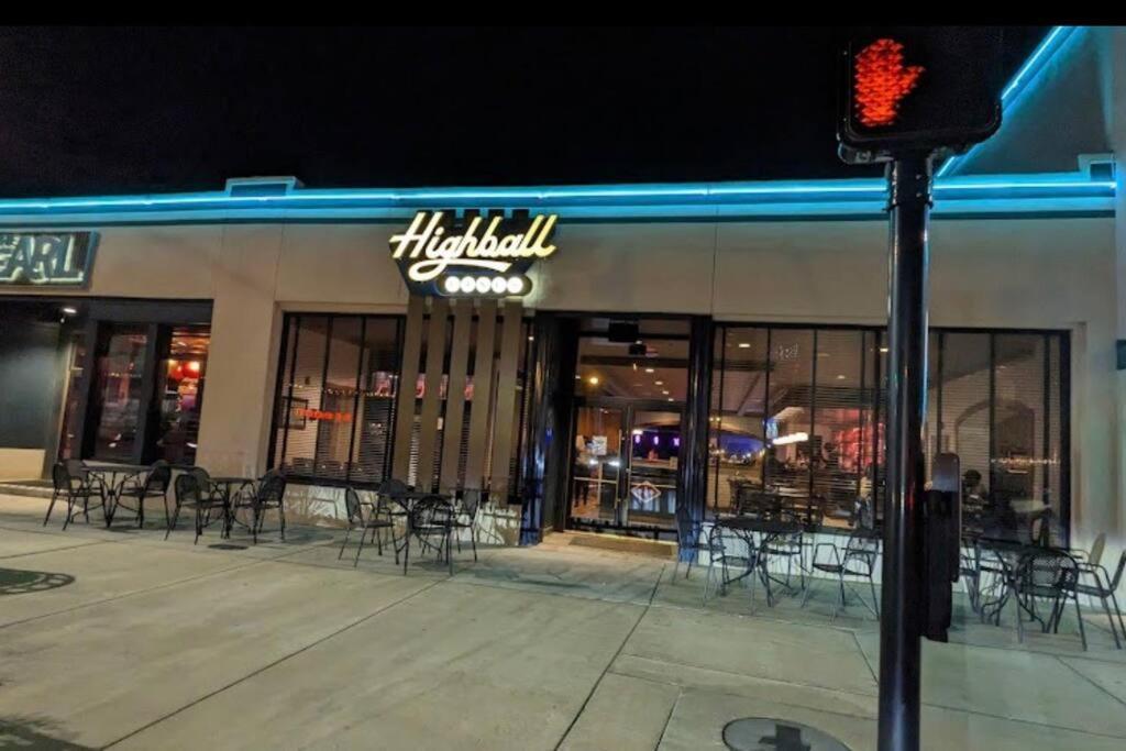 Short Walk To Jsu Stadium, Hospitals, And Bars In Fondren Jackson Eksteriør billede