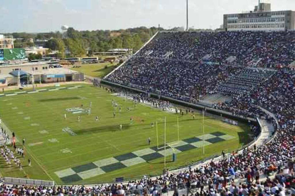 Short Walk To Jsu Stadium, Hospitals, And Bars In Fondren Jackson Eksteriør billede
