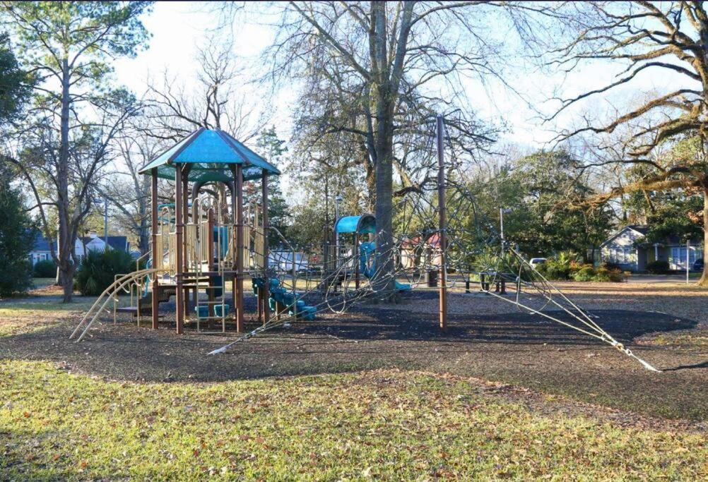 Short Walk To Jsu Stadium, Hospitals, And Bars In Fondren Jackson Eksteriør billede